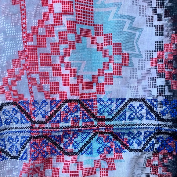 ✨Free Add-On✨ NWOT | Geometric Infinity Scarf - Picture 3 of 3